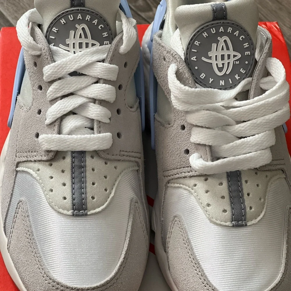 Nike White and Blue Athletic Shoes - Picture 3 of 9